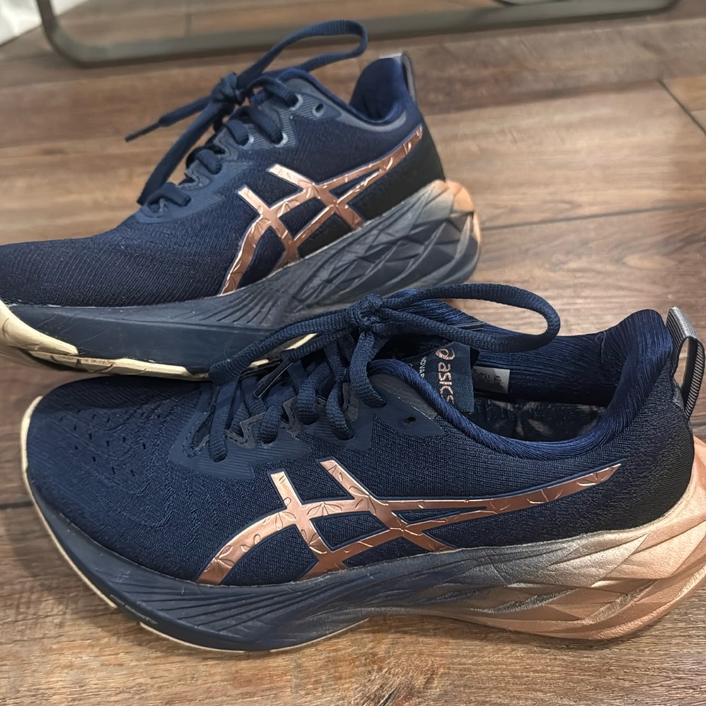 ASICS novablast 4
